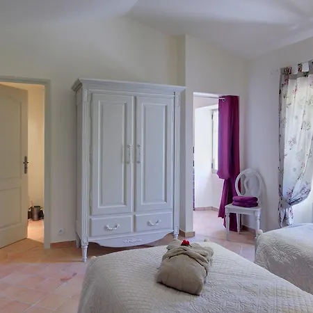 Le Mas Des Candeliers At Chateau Roubine Lorgues